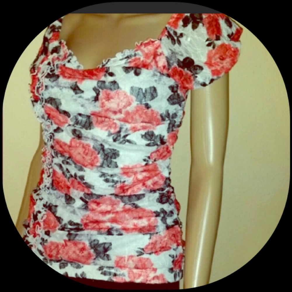 NEW Beautiful Red Top Flowers Ruffle Accent sz sml
